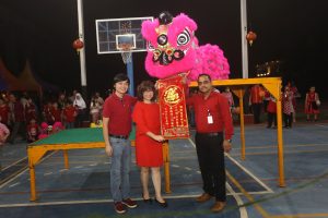 SampoernaAcademy_Medan_Chinese New Year 2020_image_NgJieCao, DeanOf Students SA Medan - NellyLim, GeneralManager SA Medan - Harish Kumar Gupta, DeanOf Academics SA Medan